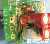 元件選擇不當(dāng)導(dǎo)致大量電流或電壓流經(jīng)電路，將會發(fā)生像這個燒融電容器的損壞情形。
