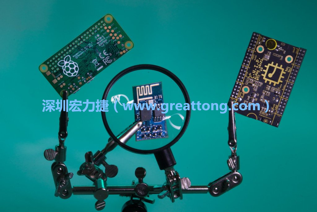 A Raspberry Pi Zero、ESP8266和CHIP。