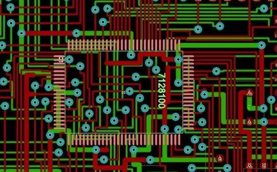 圖1：兩種PCB模型的部分電路。頂圖：傳統(tǒng)設(shè)計(jì)版本。