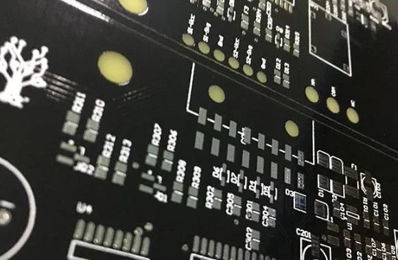 如何確定PCB的基板材料？